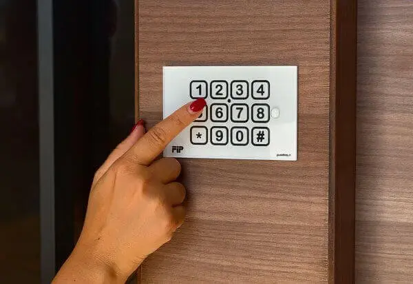 serratura elettronica tastiera codici guest key e1575359898445.jpg